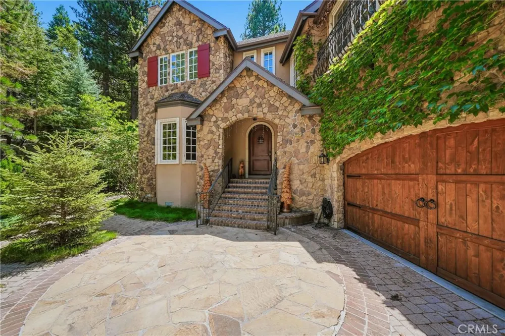 30151 Skyline Running Springs, CA 92382