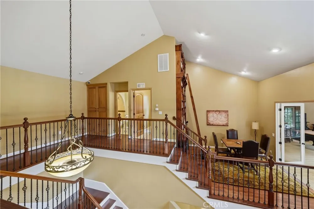 30151 Skyline Running Springs, CA 92382