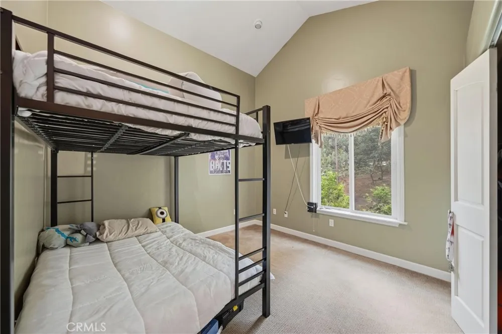 30151 Skyline Running Springs, CA 92382