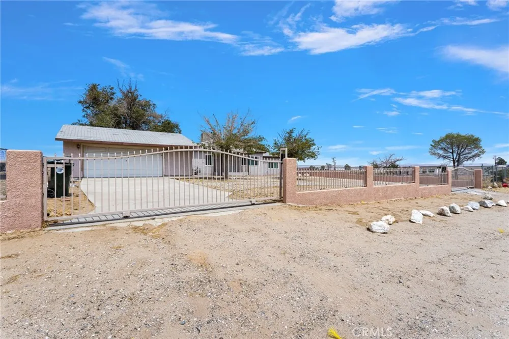 15212 Dos Palmas Victorville, CA 92392