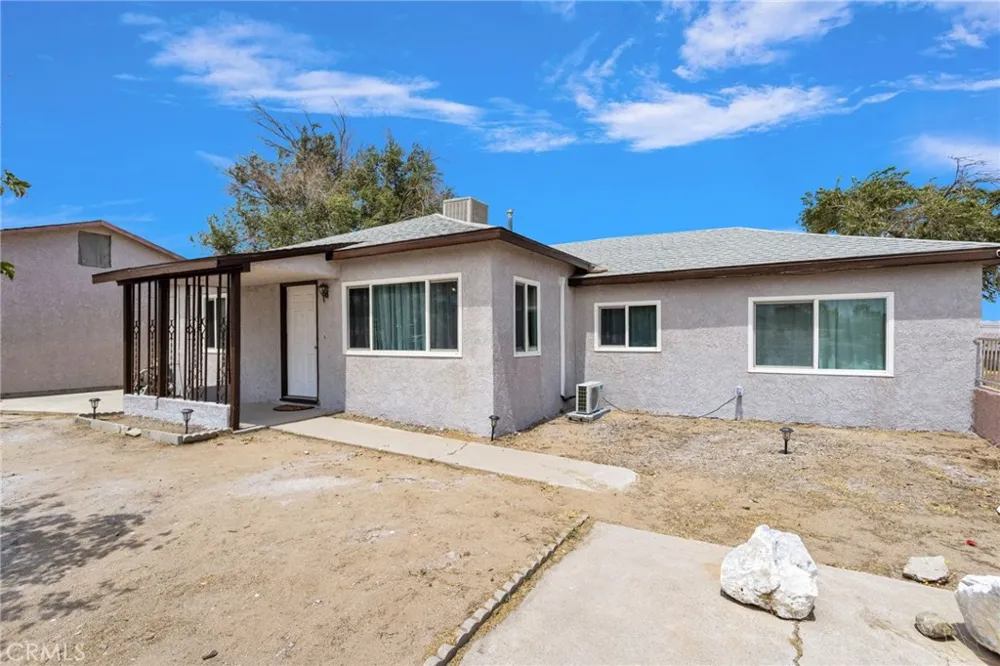 15212 Dos Palmas Victorville, CA 92392