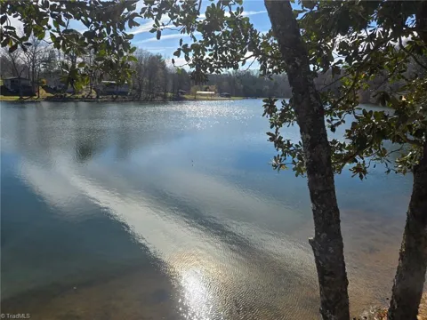 1263 Lakeshore Lane