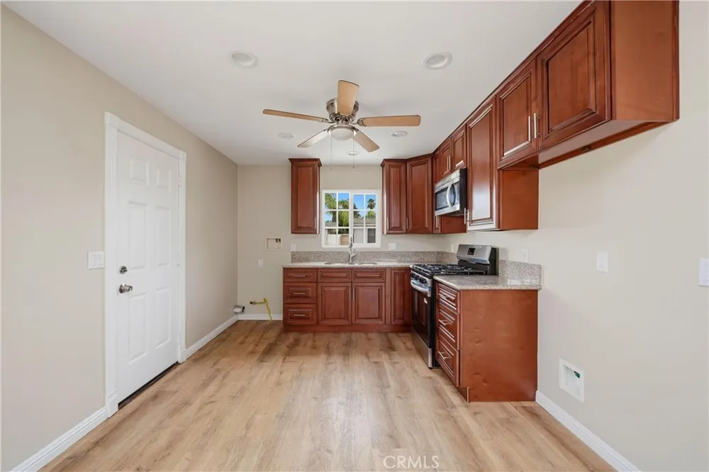 221 Pleasant View Colton, CA 92324
