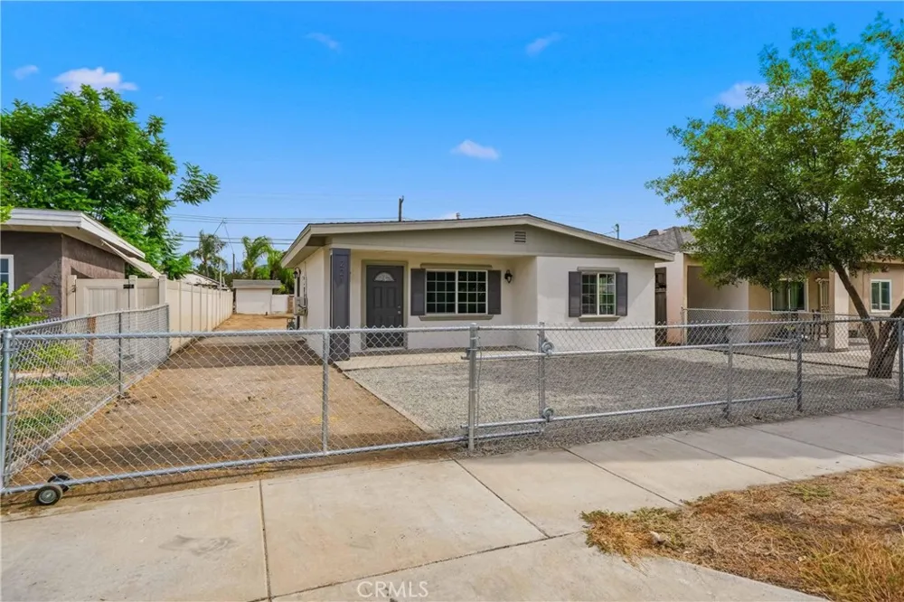221 Pleasant View Colton, CA 92324