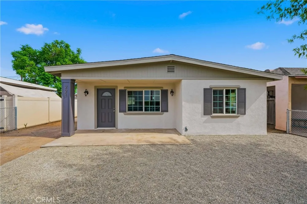 221 Pleasant View Colton, CA 92324