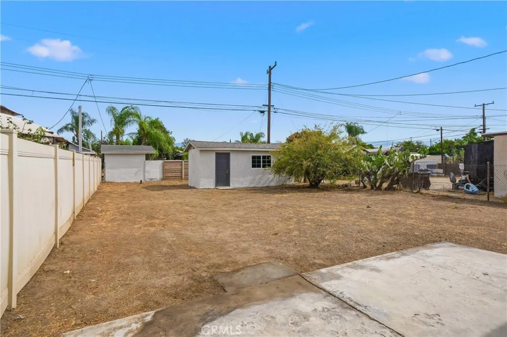 221 Pleasant View Colton, CA 92324