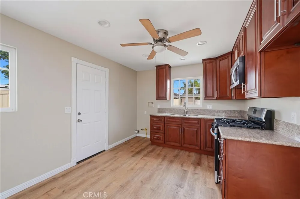 221 Pleasant View Colton, CA 92324