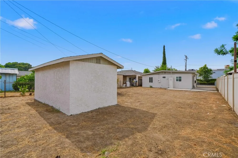 221 Pleasant View Colton, CA 92324