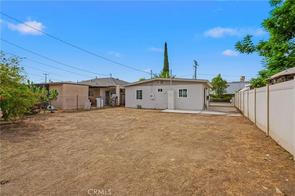 221 Pleasant View Colton, CA 92324