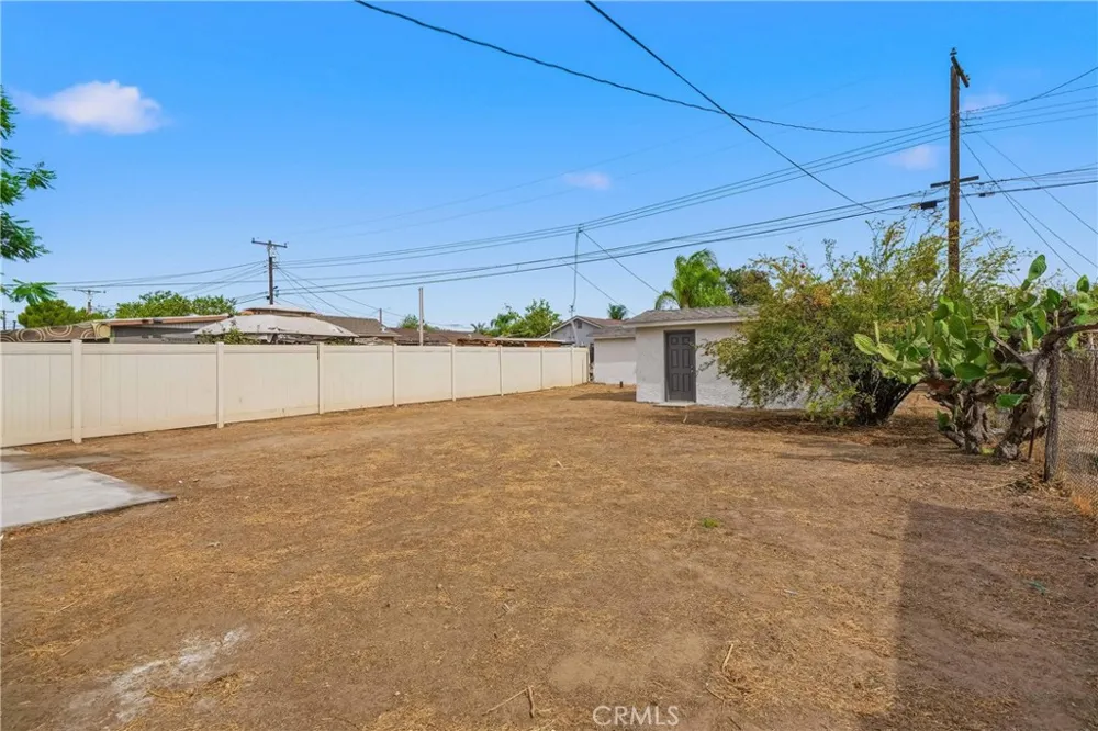 221 Pleasant View Colton, CA 92324
