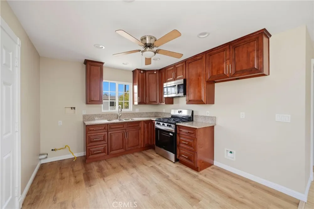 221 Pleasant View Colton, CA 92324