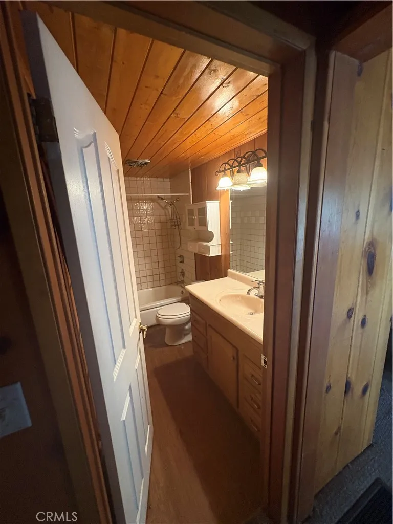5304 Desert View Wrightwood, CA 92397