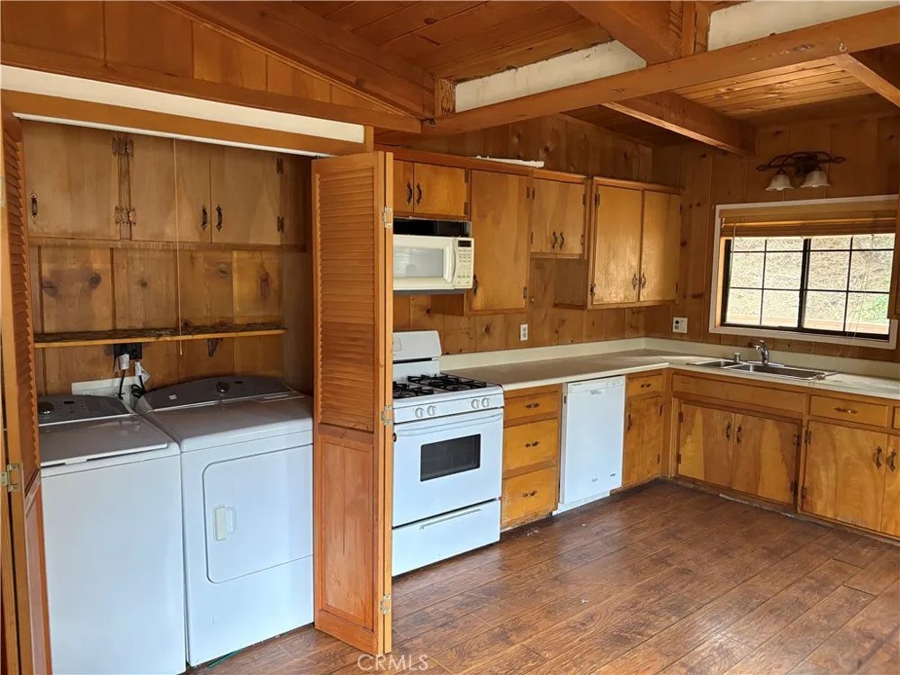 5304 Desert View Wrightwood, CA 92397