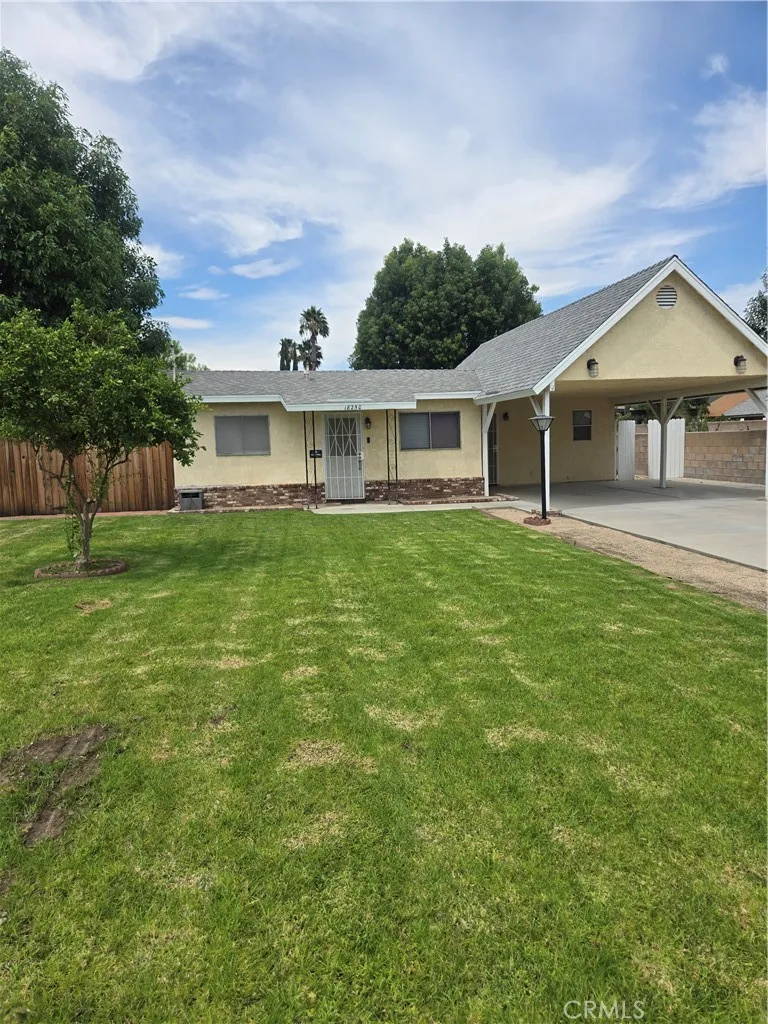 18250 Bonnie Fontana, CA 92335