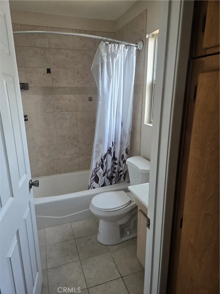18250 Bonnie Fontana, CA 92335