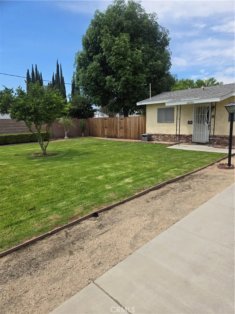 18250 Bonnie Fontana, CA 92335