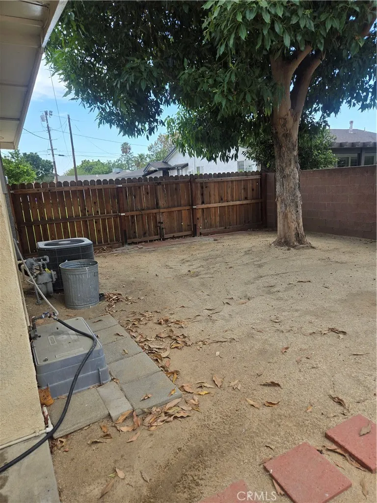 18250 Bonnie Fontana, CA 92335