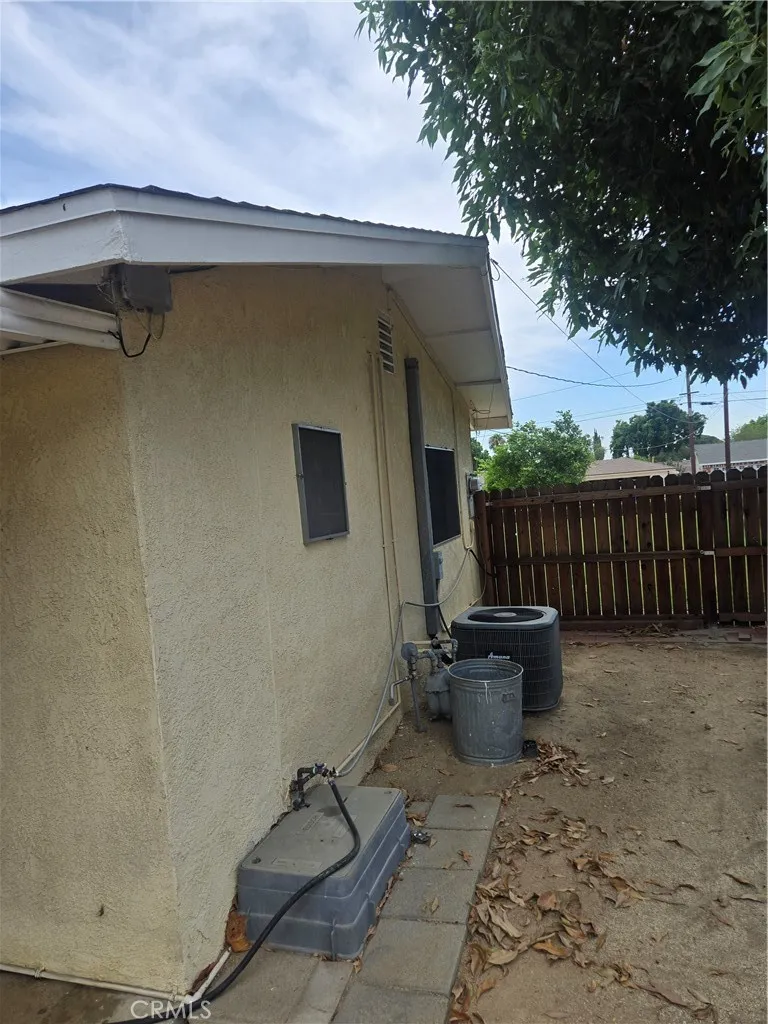 18250 Bonnie Fontana, CA 92335