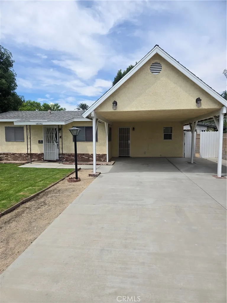 18250 Bonnie Fontana, CA 92335