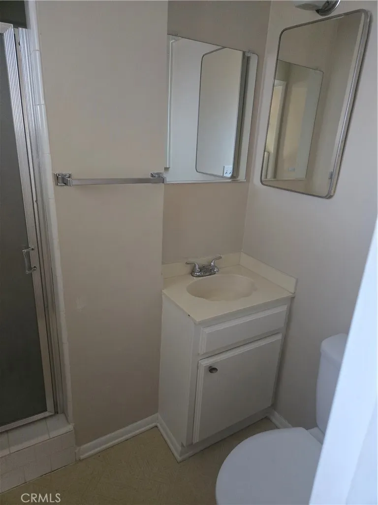 18250 Bonnie Fontana, CA 92335