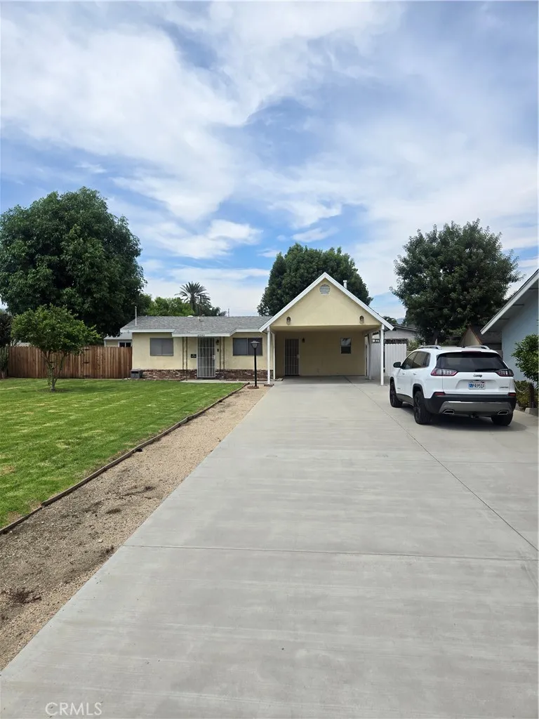 18250 Bonnie Fontana, CA 92335