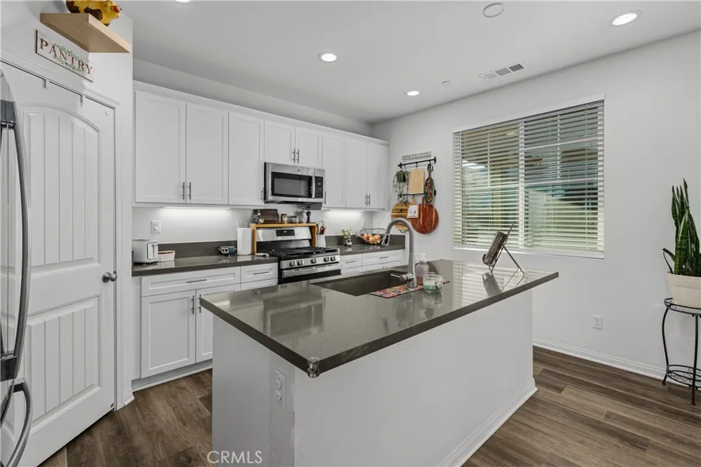 3549 Palmwood Drive Jurupa Valley, CA 92509