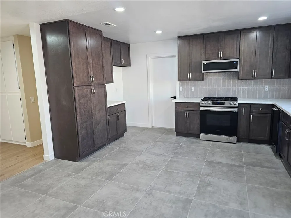10030 Ontario Street Riverside, CA 92503