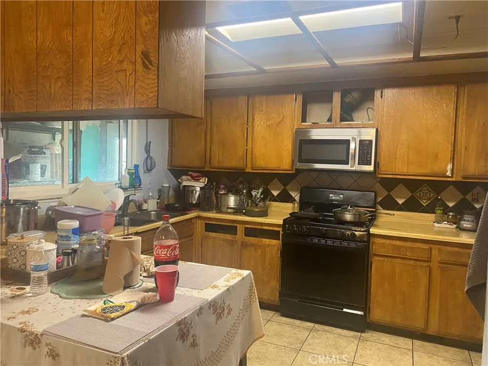16329 Elaine Drive Fontana, CA 92336