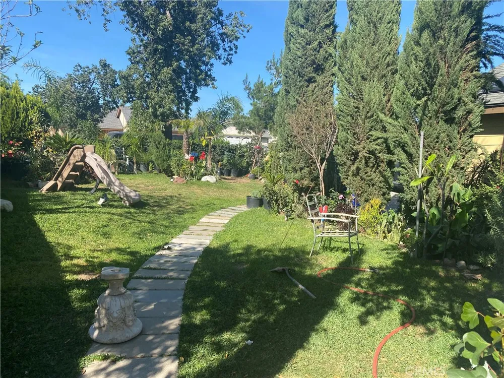 16329 Elaine Drive Fontana, CA 92336