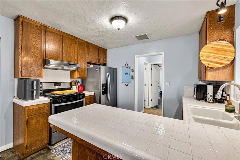 7562 Acoma Trail Yucca Valley, CA 92284