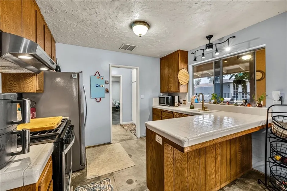 7562 Acoma Trail Yucca Valley, CA 92284