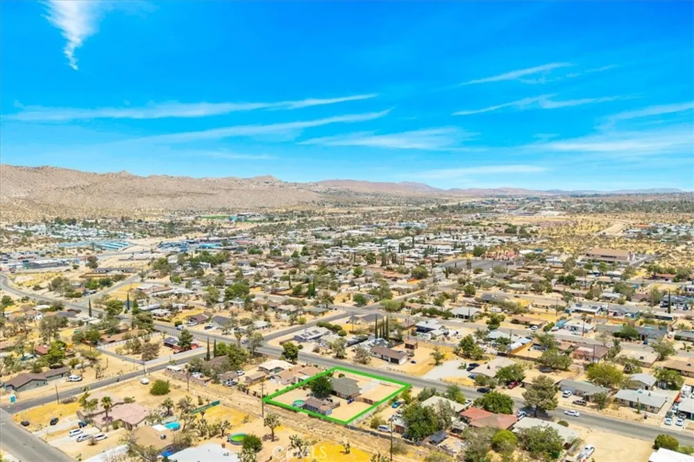 7562 Acoma Trail Yucca Valley, CA 92284