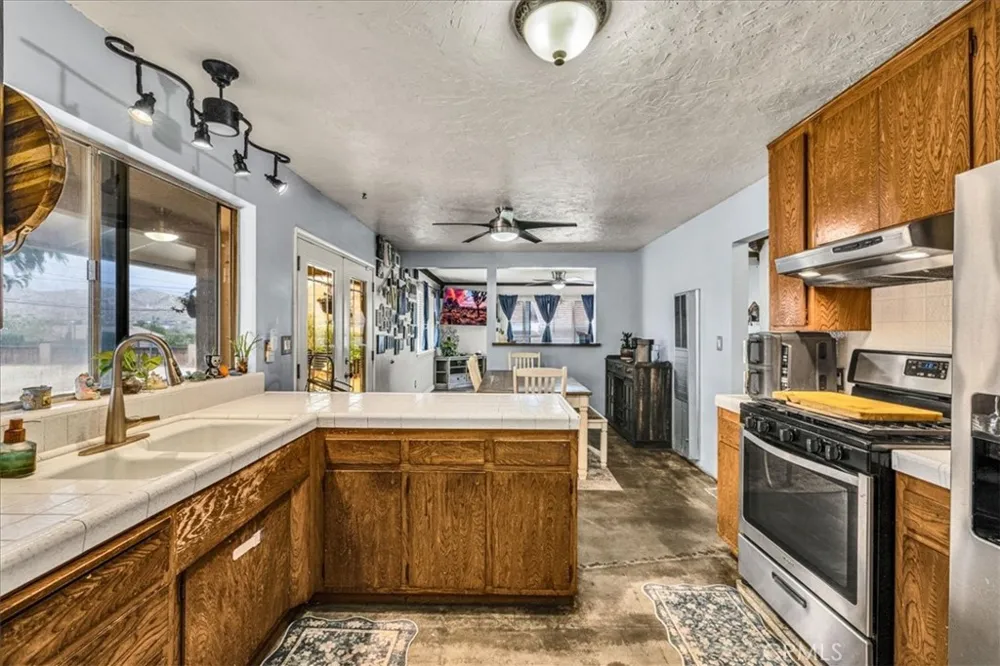 7562 Acoma Trail Yucca Valley, CA 92284