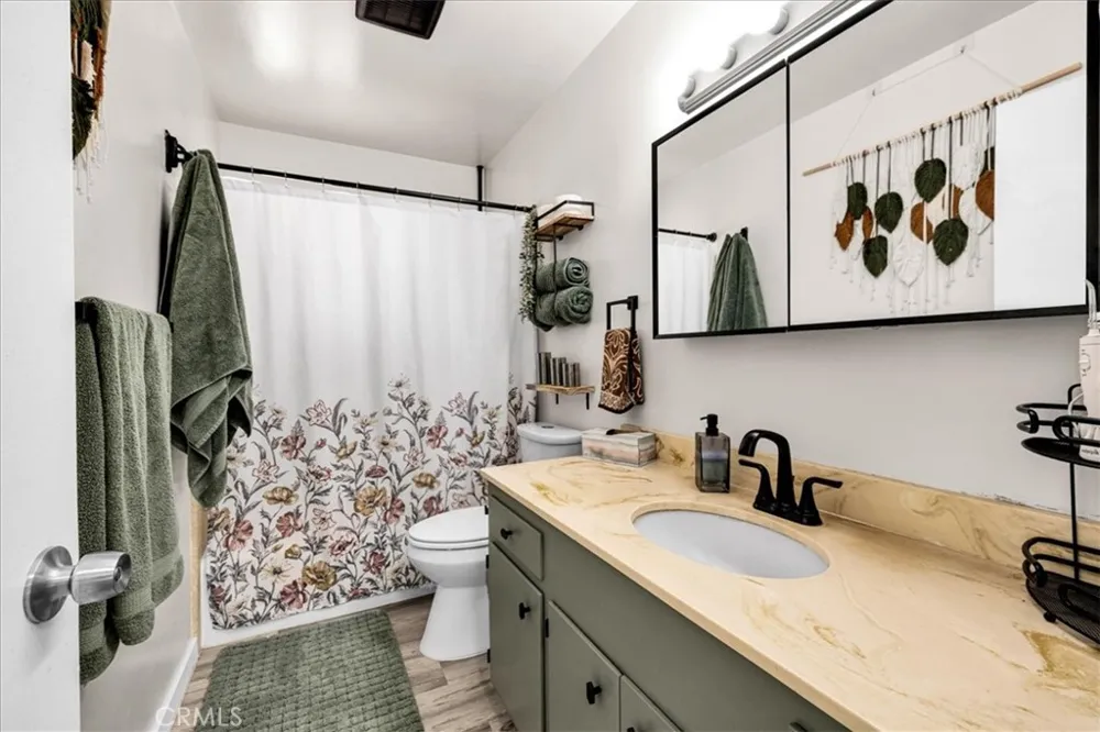 7562 Acoma Trail Yucca Valley, CA 92284