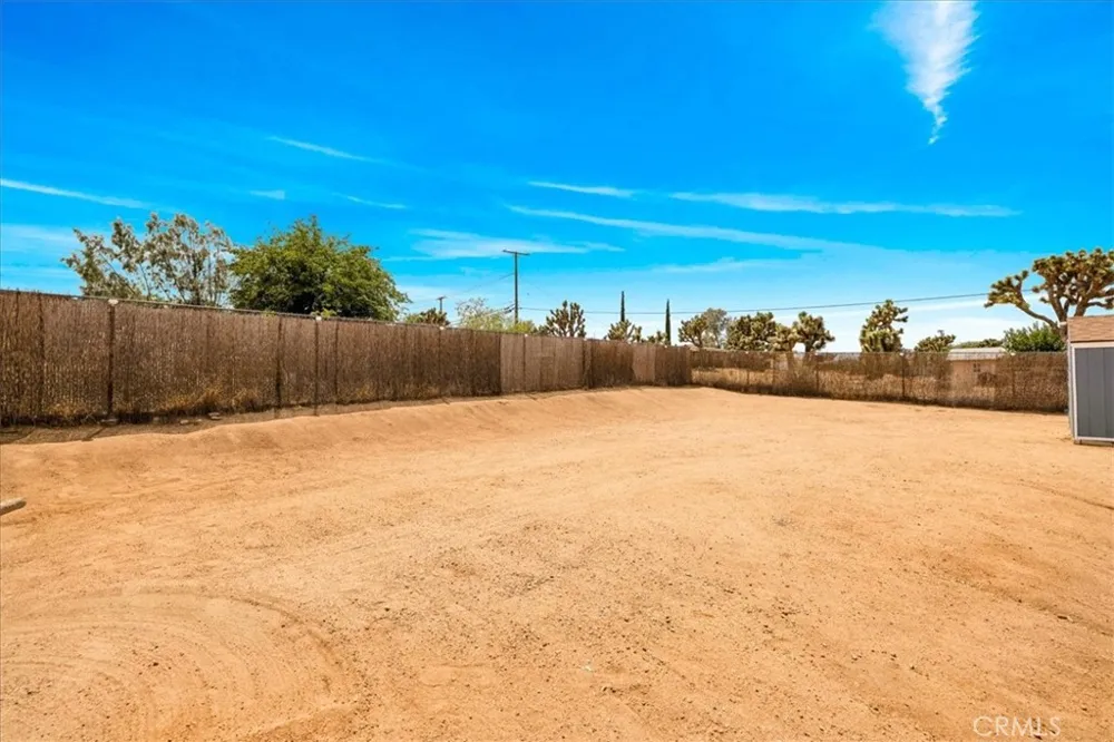 7562 Acoma Trail Yucca Valley, CA 92284