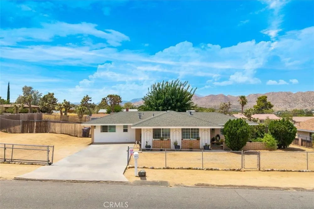7562 Acoma Trail Yucca Valley, CA 92284