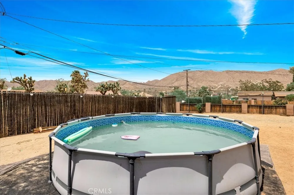 7562 Acoma Trail Yucca Valley, CA 92284