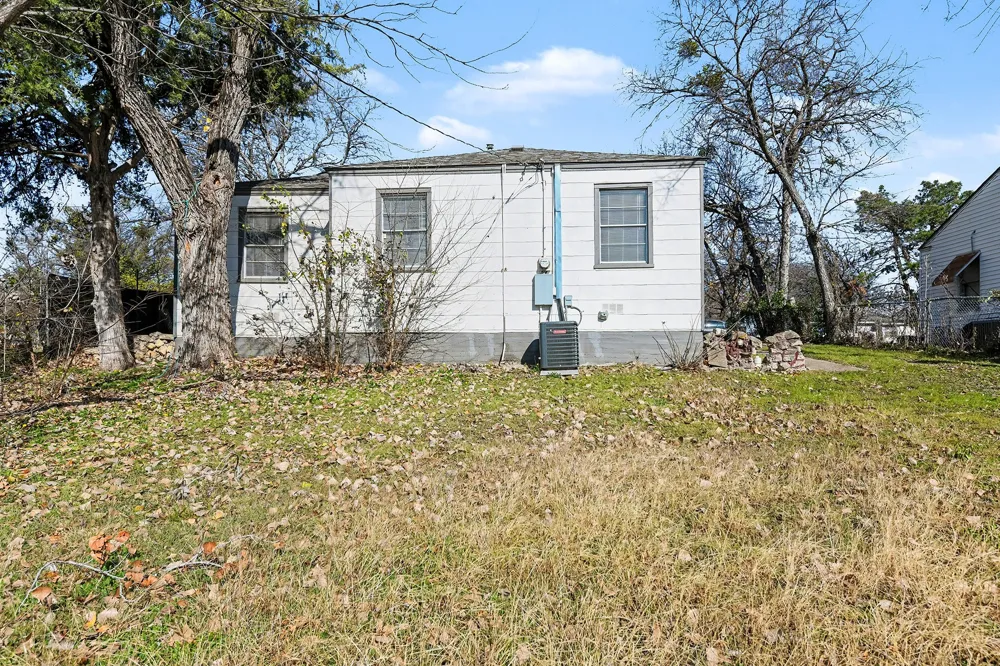 5129 Penrod Court River Oaks, TX 76114