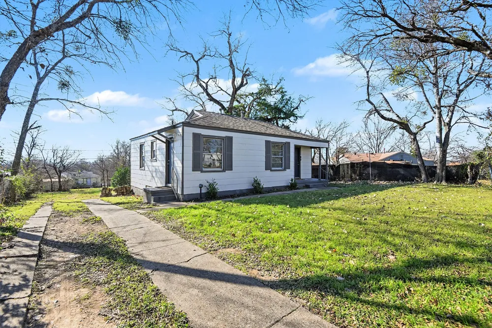 5129 Penrod Court River Oaks, TX 76114