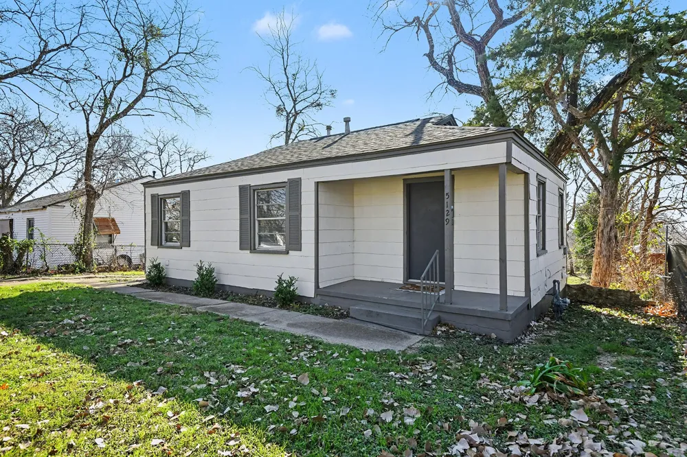 5129 Penrod Court River Oaks, TX 76114