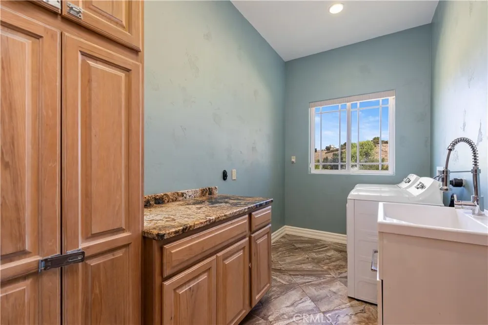 3345 Ackley Road Lakeport, CA 95453