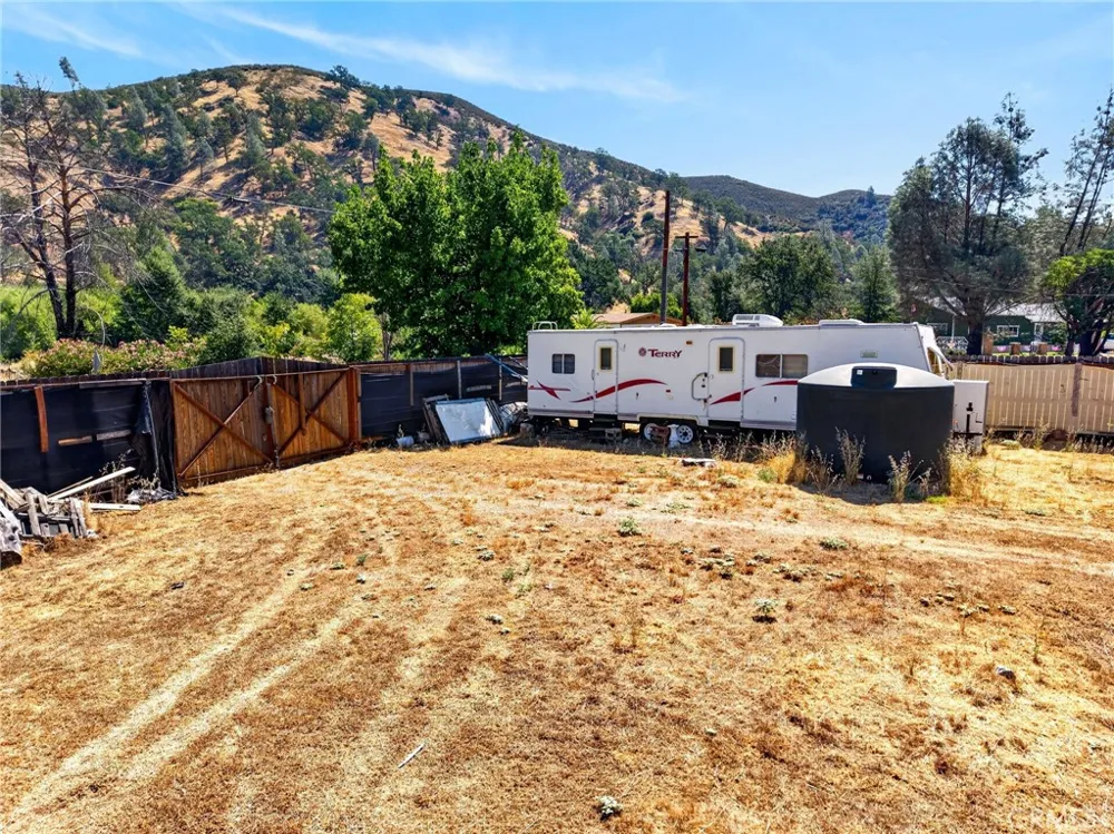 3865 Spring Valley Clearlake Oaks, CA 95423