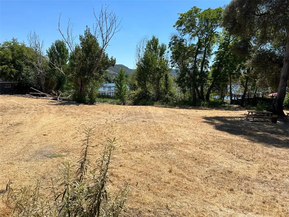 13980 Manakee Avenue Clearlake, CA 95422