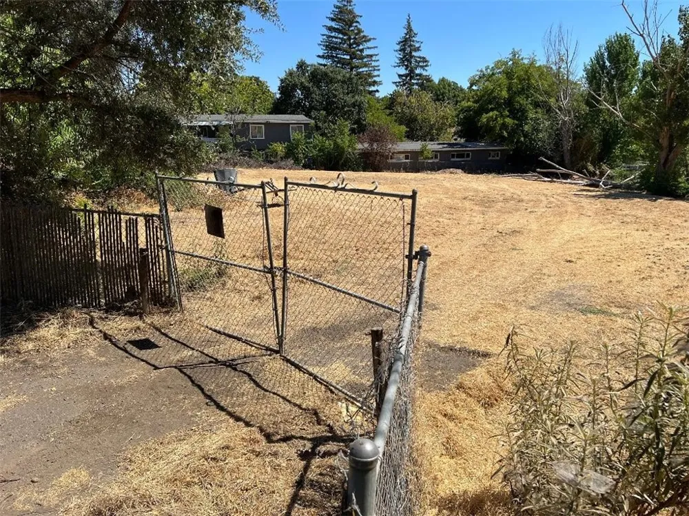 13980 Manakee Avenue Clearlake, CA 95422