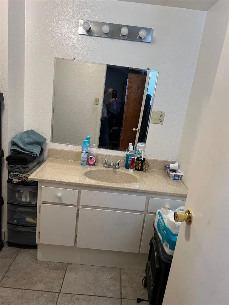 13980 Manakee Avenue Clearlake, CA 95422