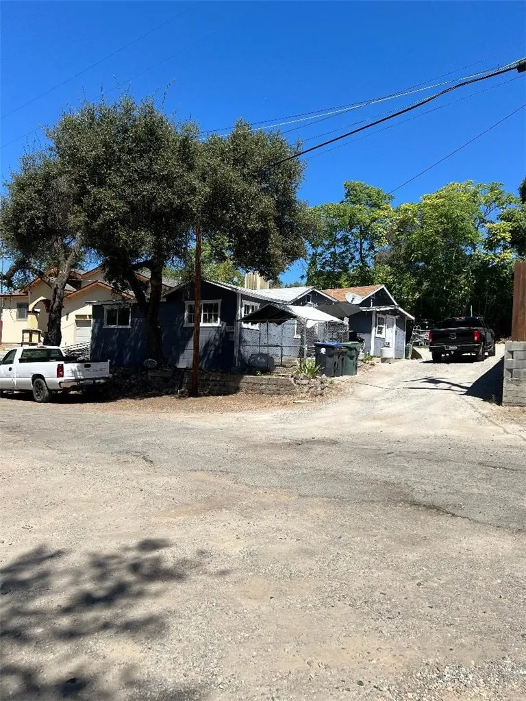 13980 Manakee Avenue Clearlake, CA 95422