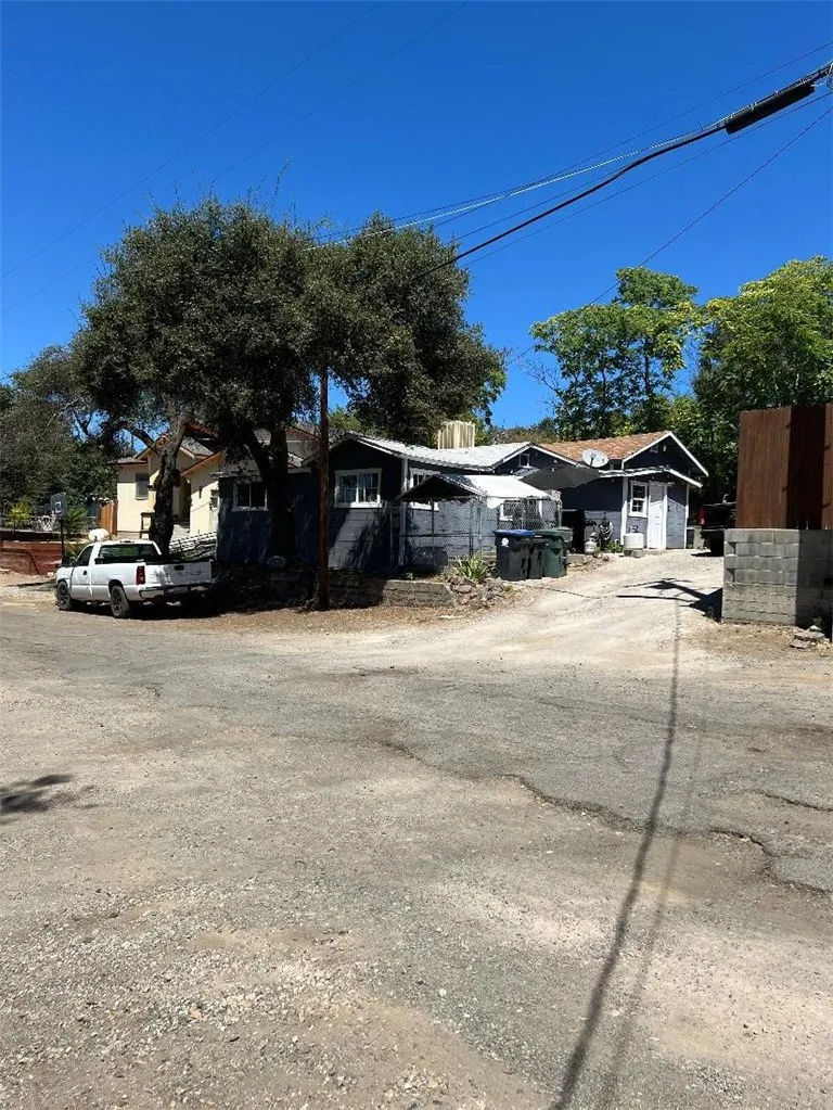13980 Manakee Avenue Clearlake, CA 95422