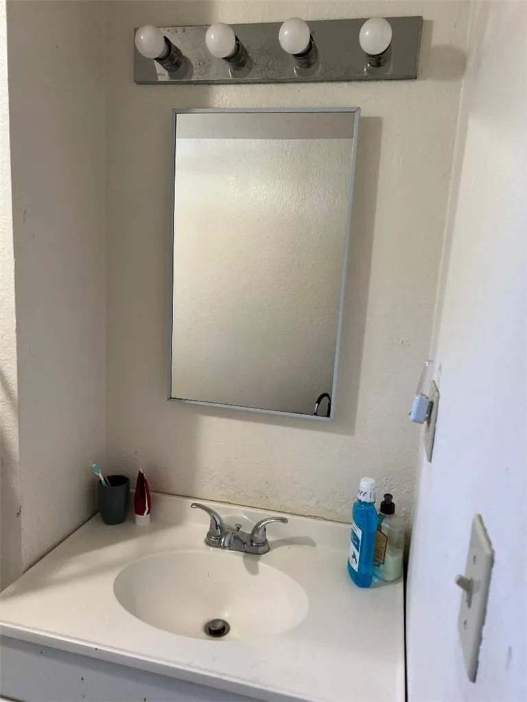 13980 Manakee Avenue Clearlake, CA 95422