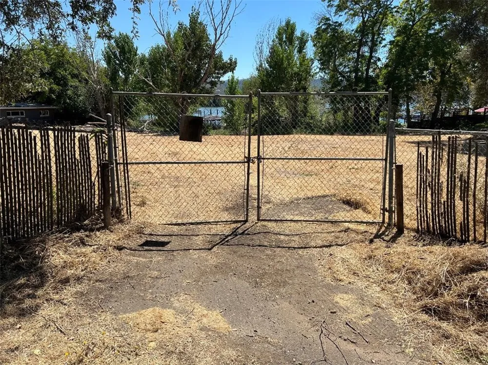 13980 Manakee Avenue Clearlake, CA 95422