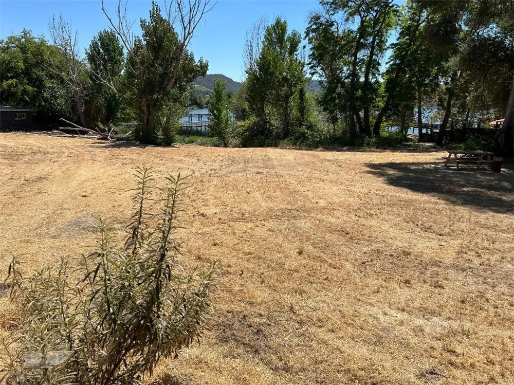 13980 Manakee Avenue Clearlake, CA 95422